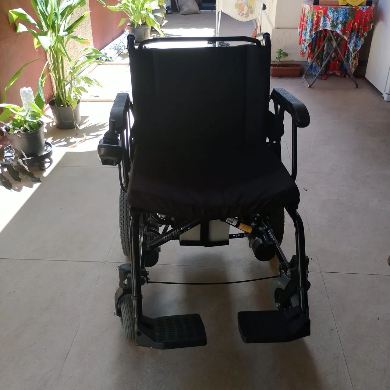 Cadeira de rodas motorizada  - Foto 3