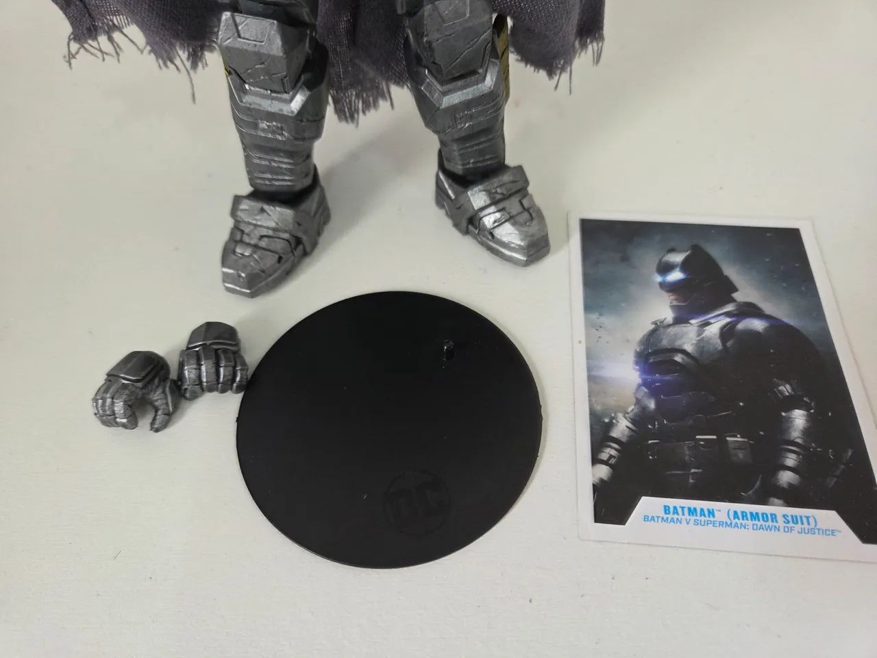 Armor Suit Batman V Superman DC Mcfarlane Toys Multiverse - Foto 3