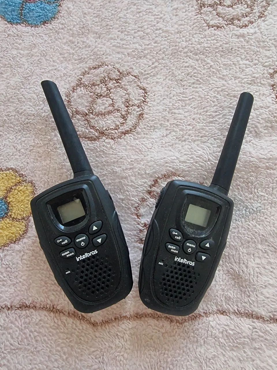 Rádio Comunicador Intelbras, modelo RC 5002. 