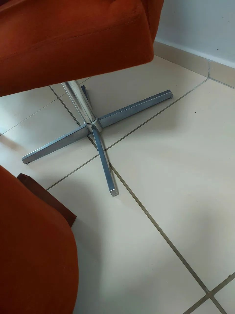 Cadeira giratória com apoio para os pés  - Foto 2
