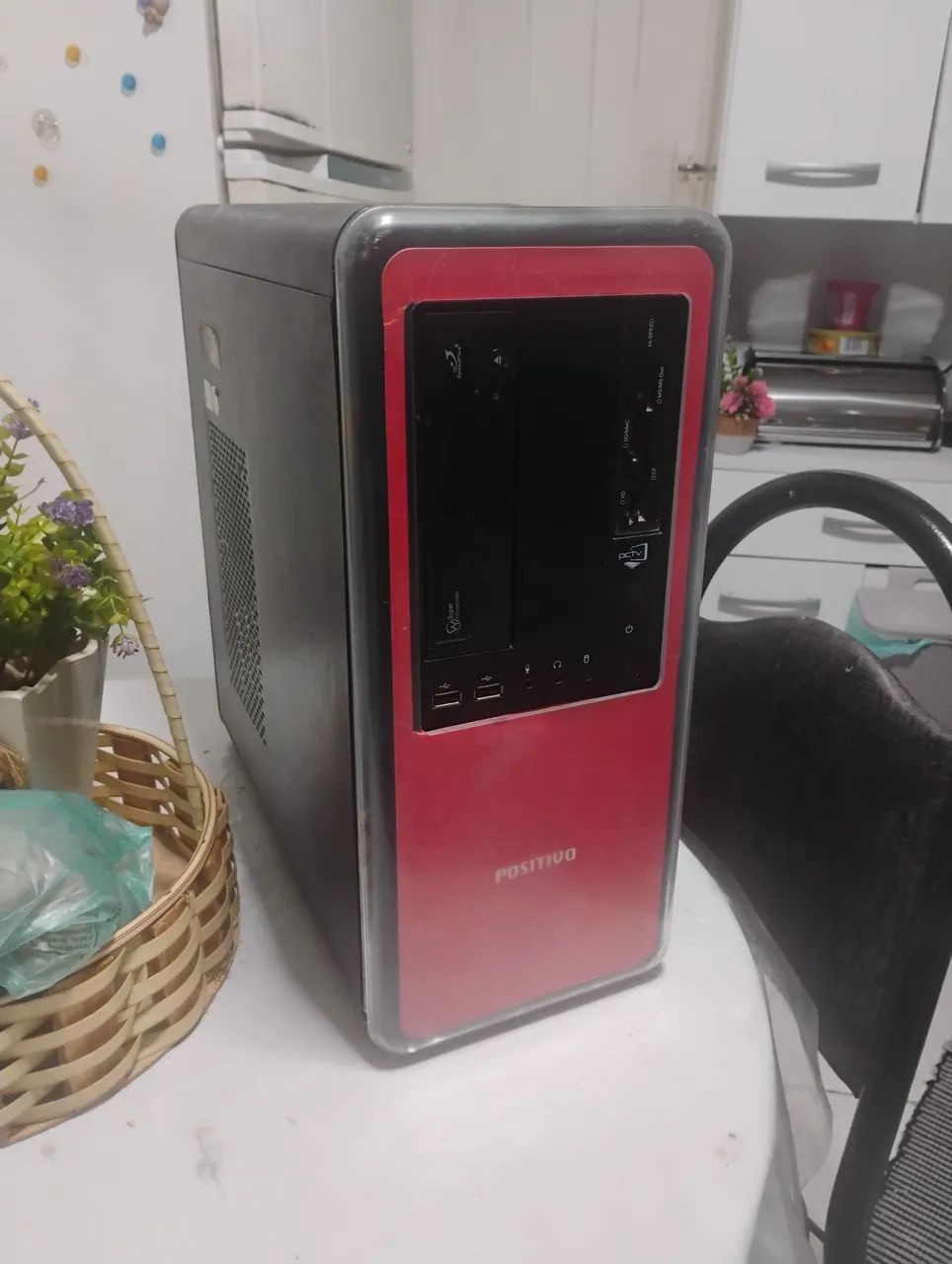 Lindo gabinete com DVD.. perfeito estado de conservação 