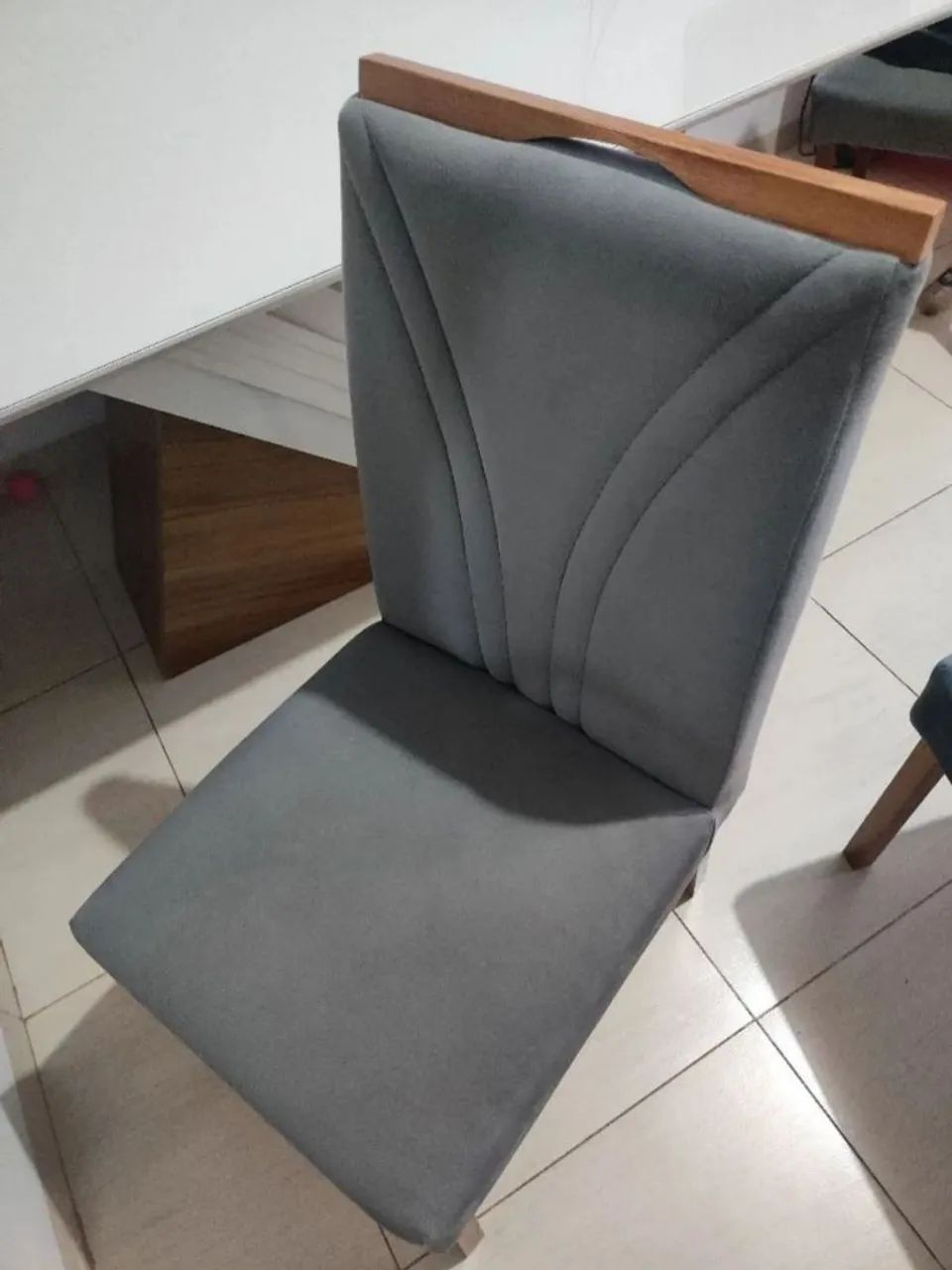 Vendo mesa de luxo com tampo de vidro e 6 cadeiras  - Foto 5