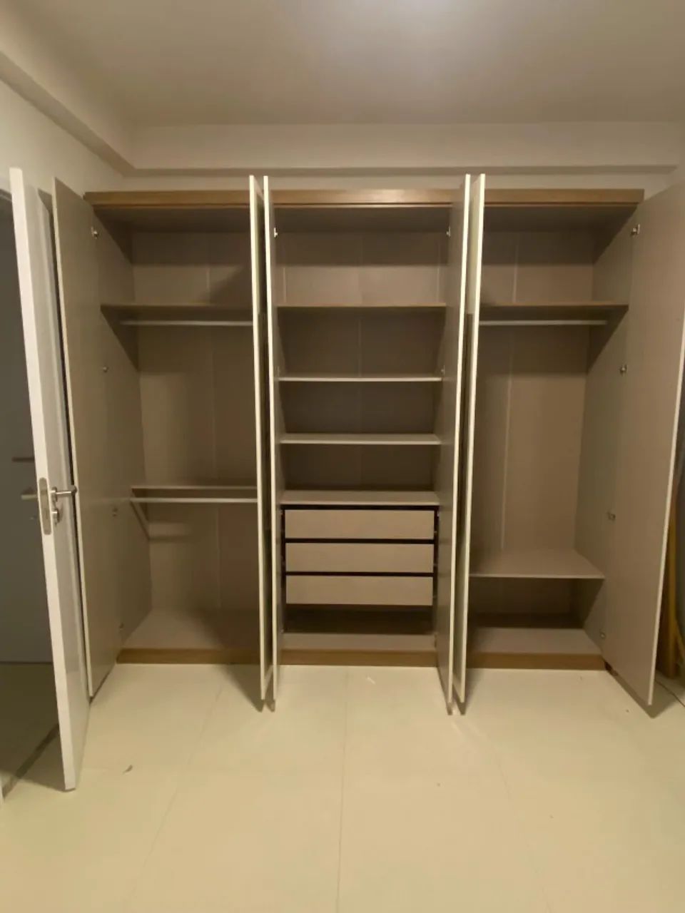 Guarda-Roupa 6 Portas - Foto 2