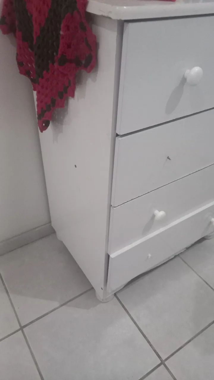 Sofa de 3 lugares e uma comoda com 4 gavetas - Foto 5