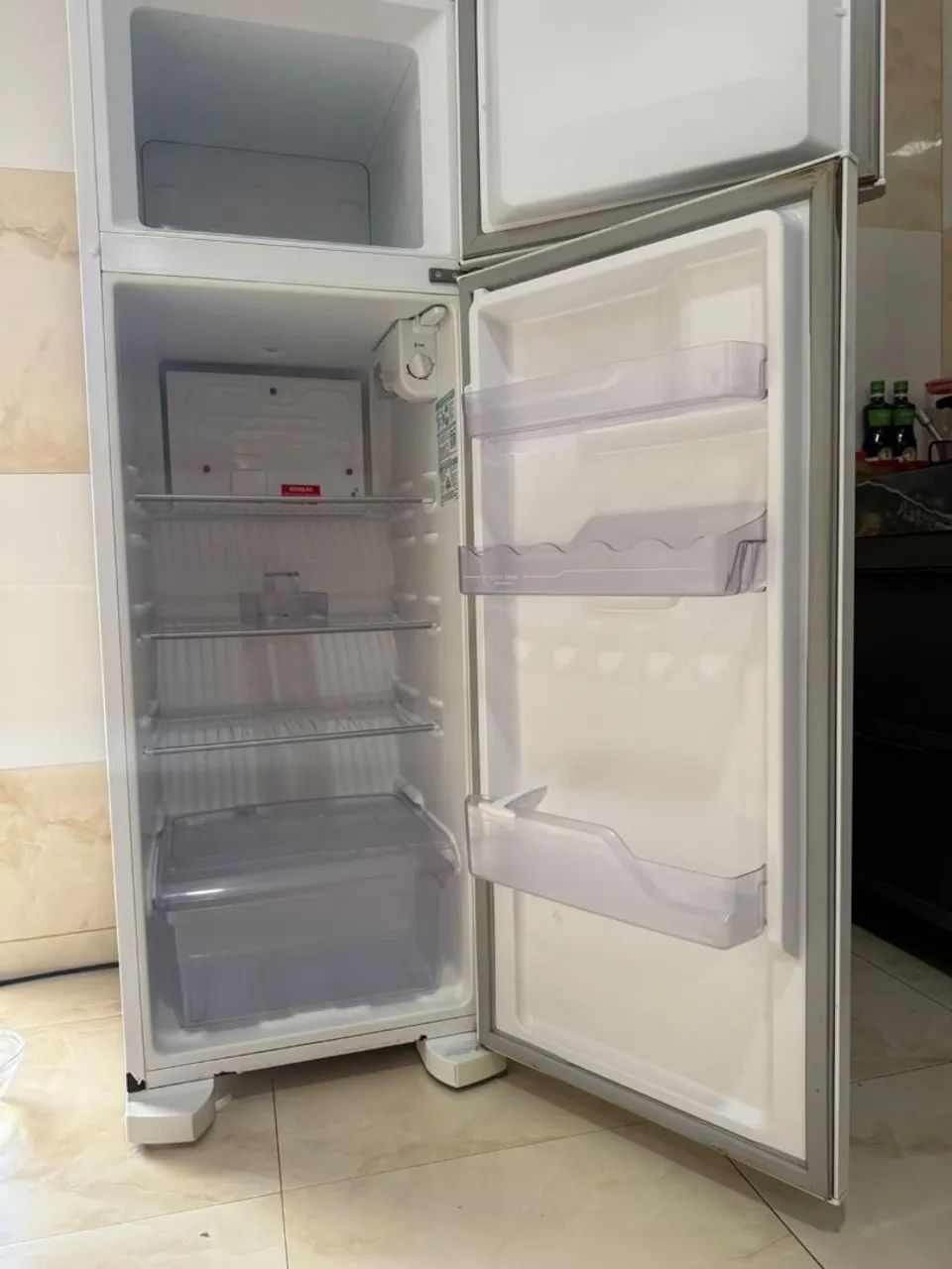 Vendo geladeira Eletrolux duplex DC3 260L - Foto 5