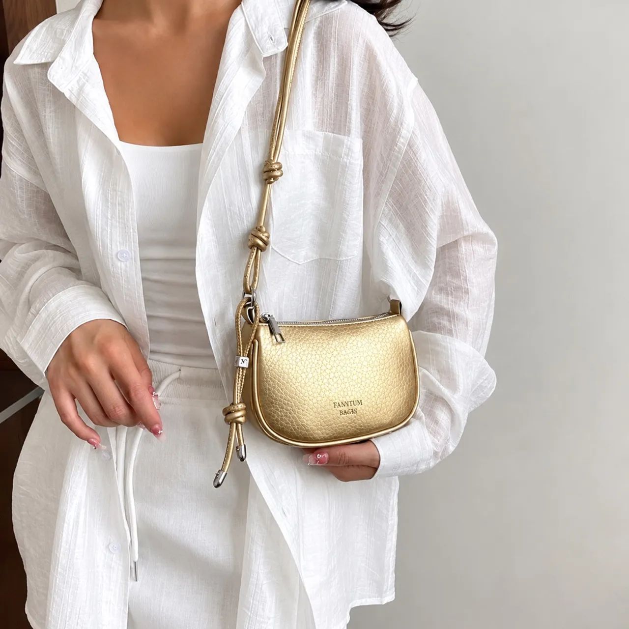 Bolsa pequena Dourada