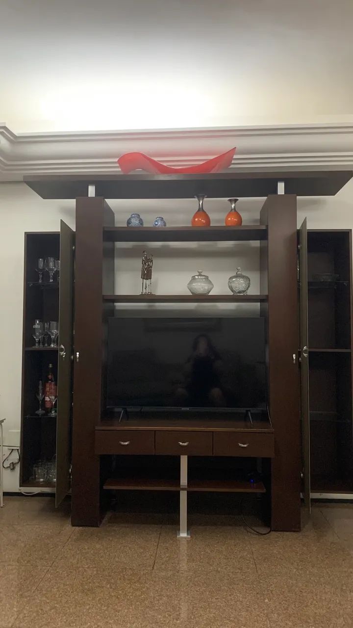 ESTANTE COM CRISTALEIRA 