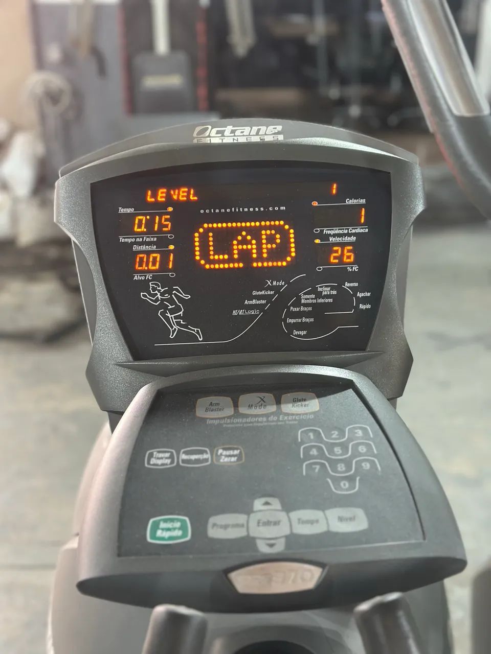 Oportunidade - Elíptico Octane 370 PRO - equipamento premium - Foto 5