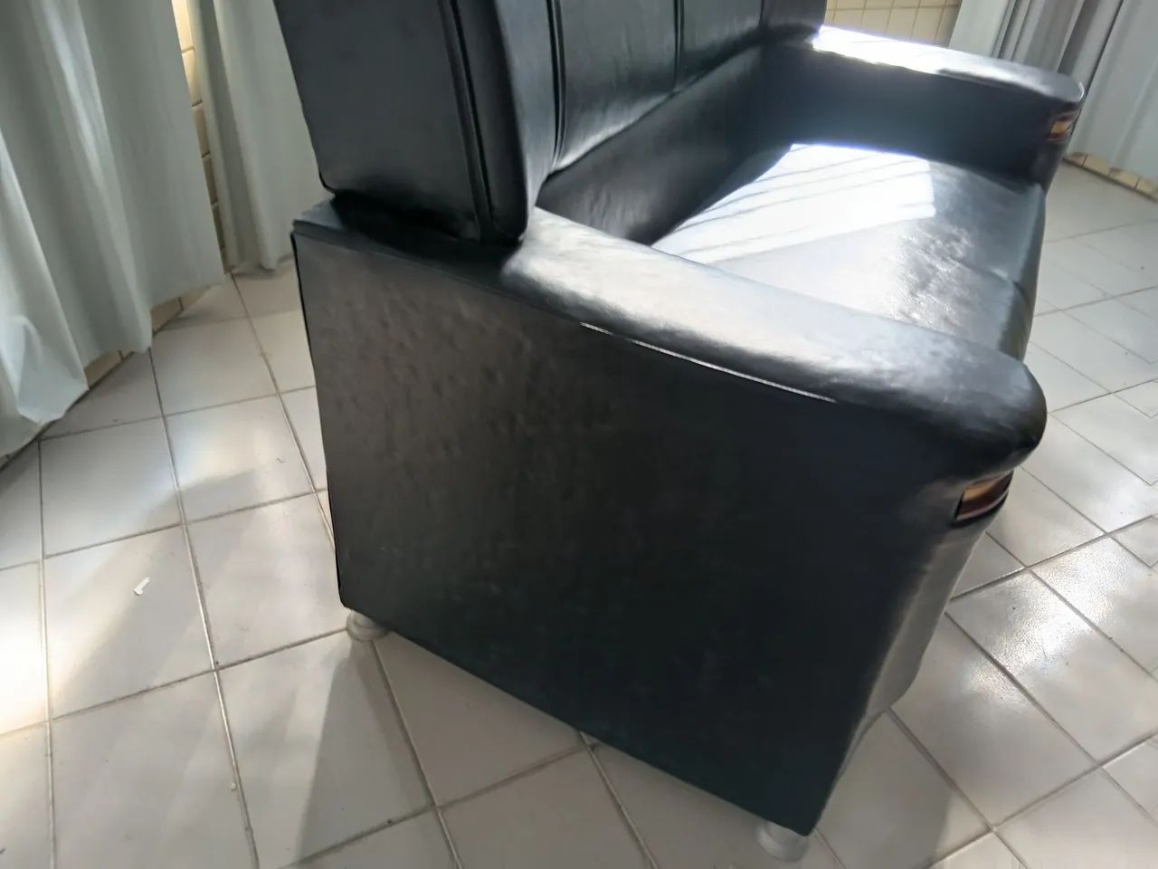 Vendo Sofá 2 lugares de Corino - Foto 4