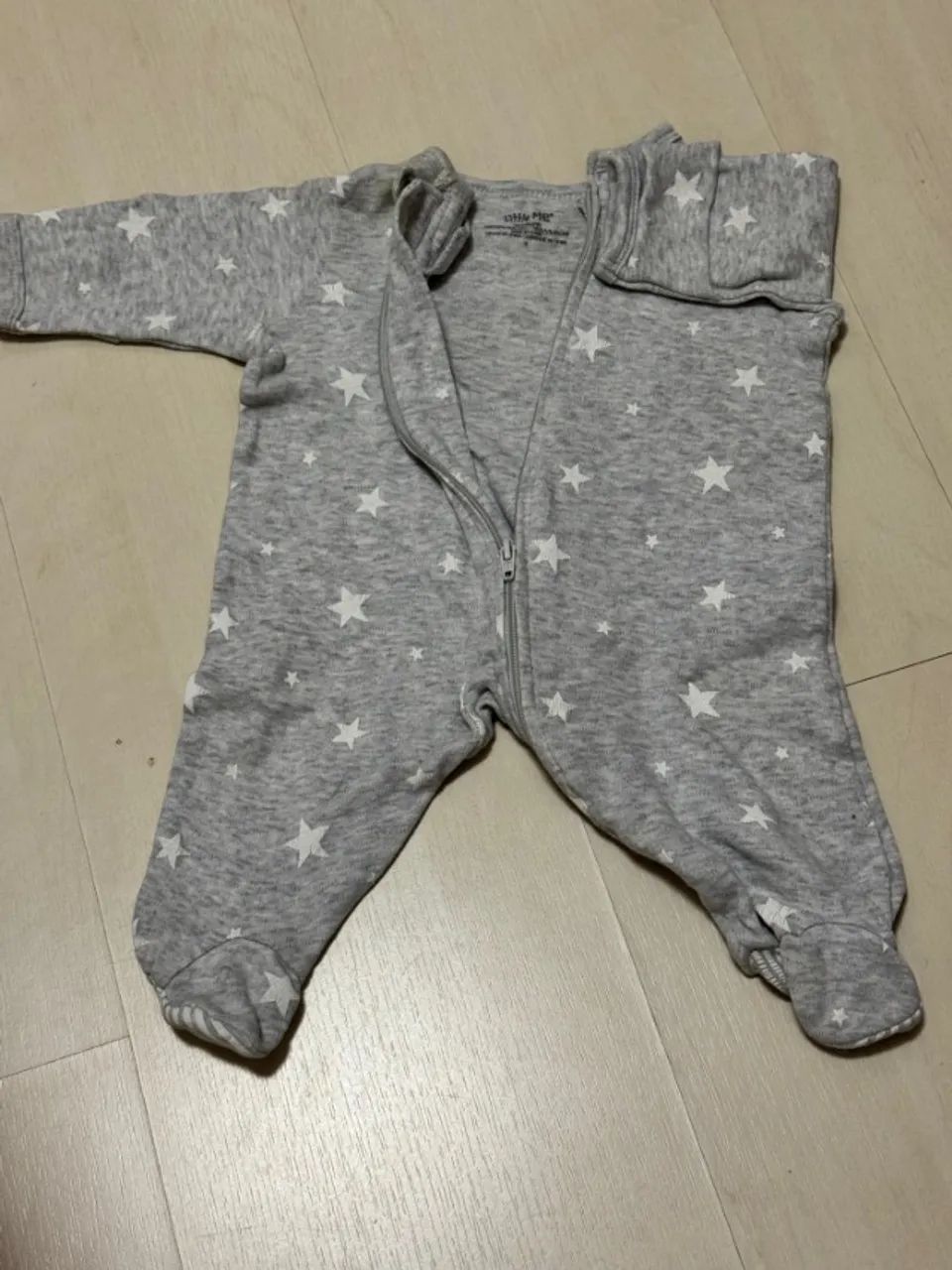 macacao comestampa estrelas com ziper importado 3 meses - Foto 2