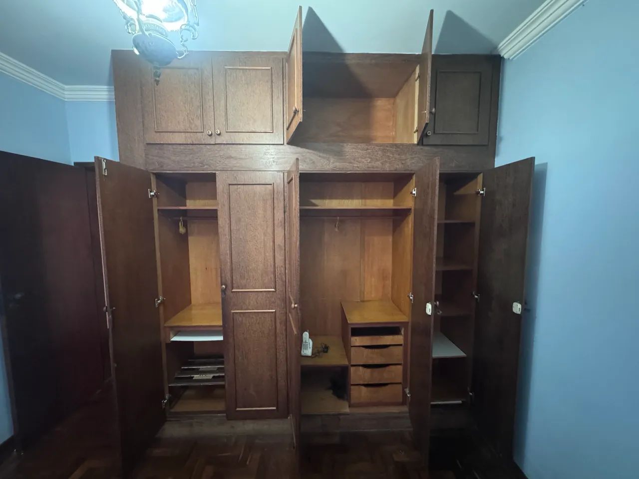 Guarda roupas embutido 
