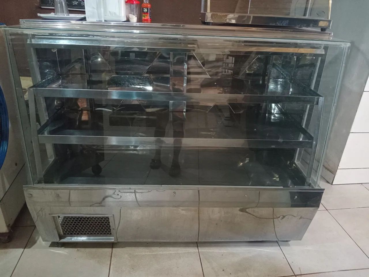 Gôndolas, prateleiras, balcão seco, balcão refrigerado, estufa salgados - Foto 4