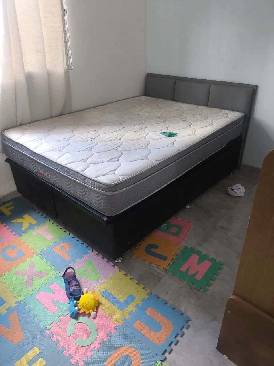 Cama box , baú casal com colchão 