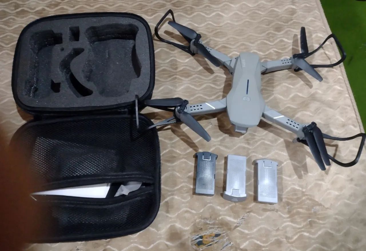 Drone eachine pro com três baterias  - Foto 2