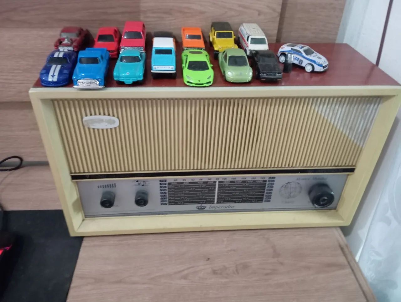 Rádio antigo de coleção, funciona perfeitamente 