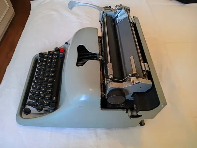 Maquina De Escrever Olivetti Modelo Lexikon 80 - Foto 3