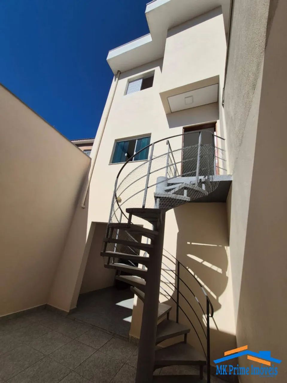 Casa com 2 quartos sendo 2 suítes no JD.Abril