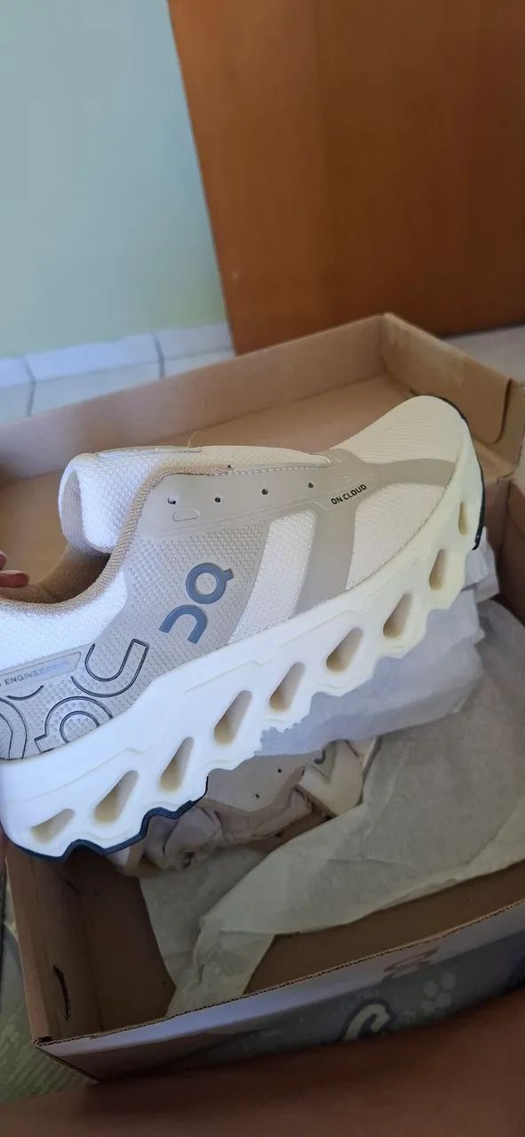 Tênis On Cloud Off White | Tamanho 34 - Foto 2