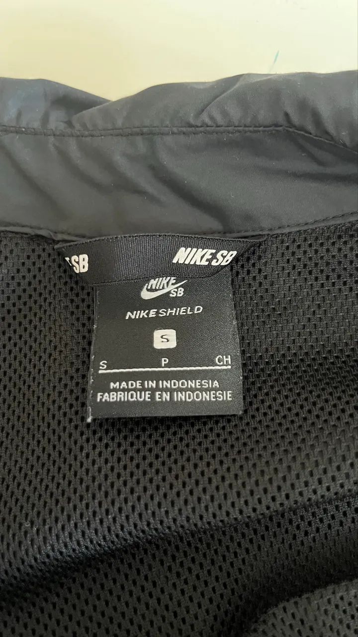Jaqueta Corta Vento - Nike SB impermeável  - Foto 4