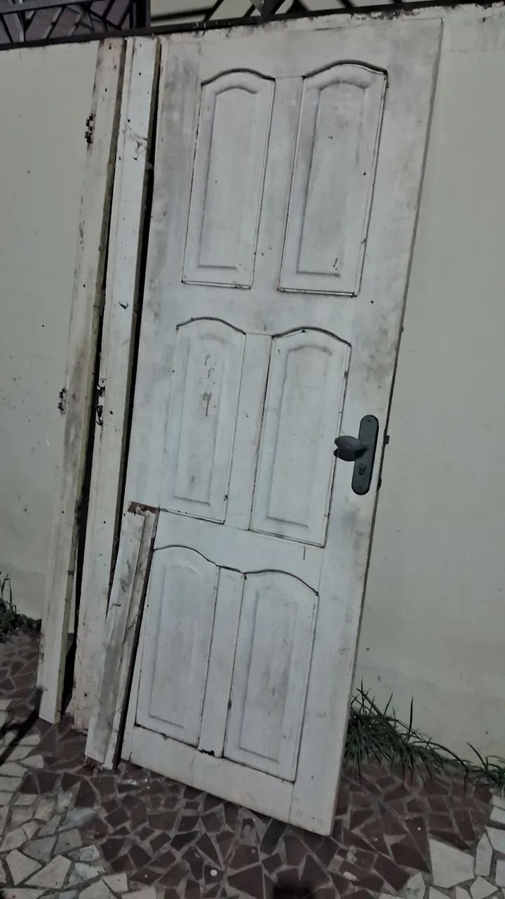 PORTA COM FECHADURA