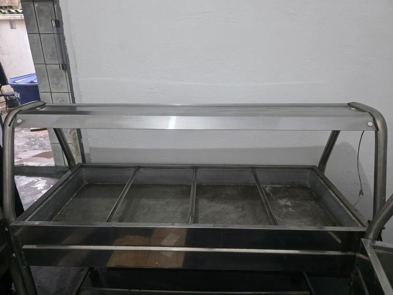Buffet de saladas e quentes - Foto 2