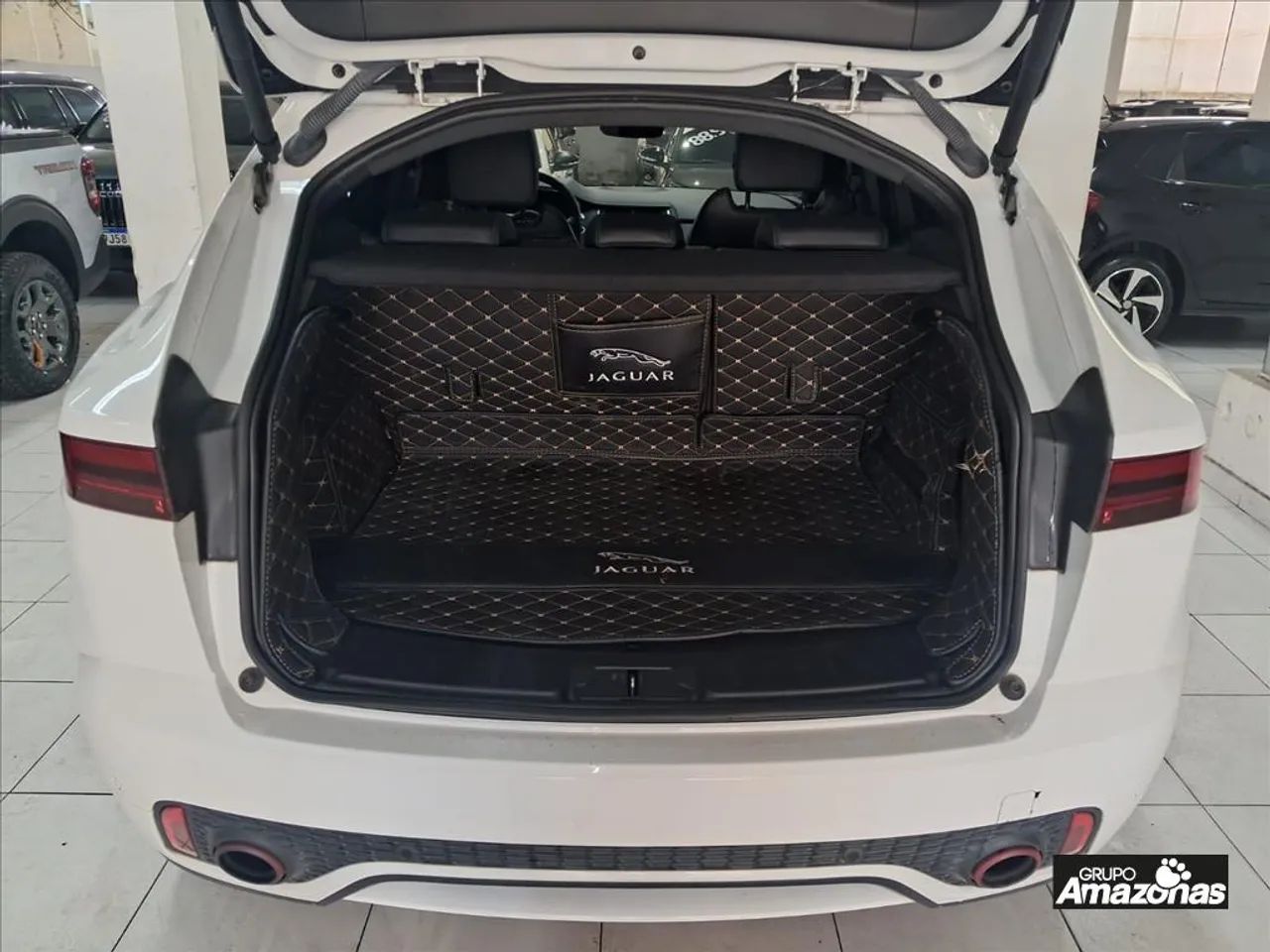 Jaguar E-Pace R-dynamic SE 2.0 AWD 300cv Aut. 2019 - Foto 4