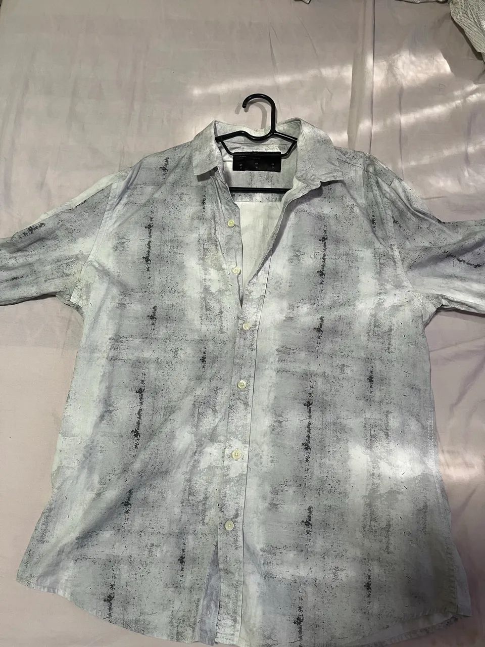 2 camisas sociais, Calvin Klein e uma Canda 
