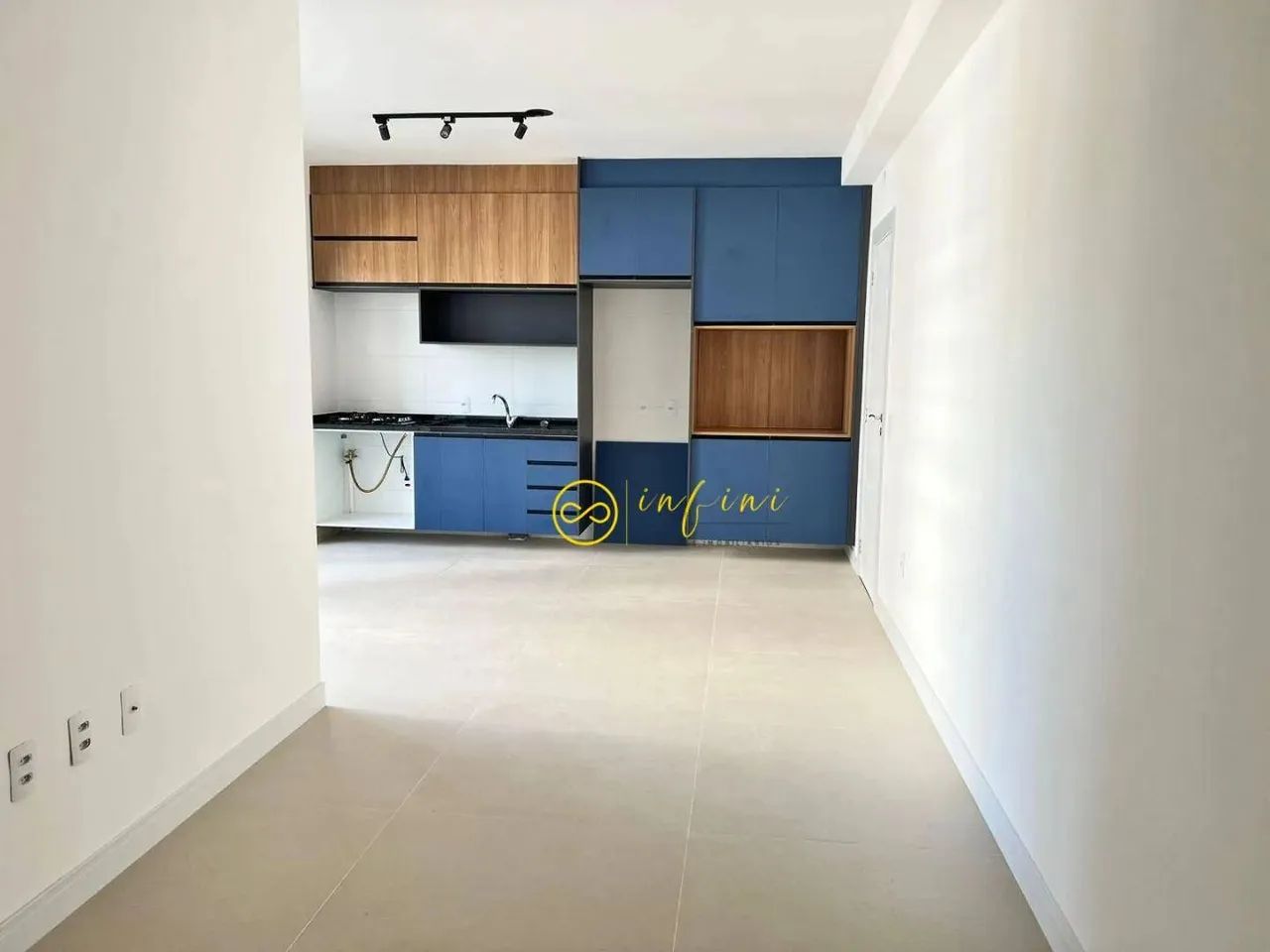 Apartamento com 3 Quartos, sendo 1 Suíte para alugar, 67 m² por R$ 3.100/mês - Condomínio 
