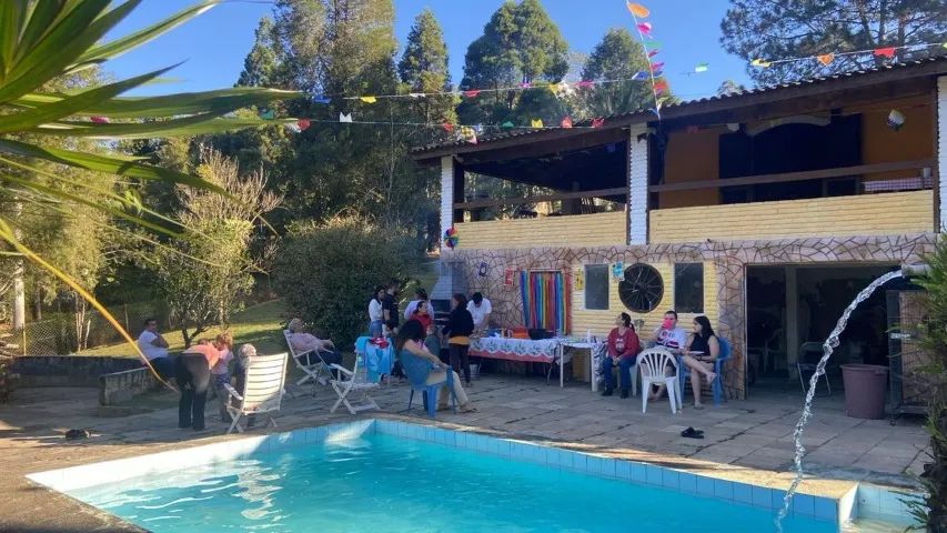 BELÍSSIMA CHACARA EM JUQUITIBA - SP COM PISCINA E LAGO, CANIL E BAIAS  - Foto 5