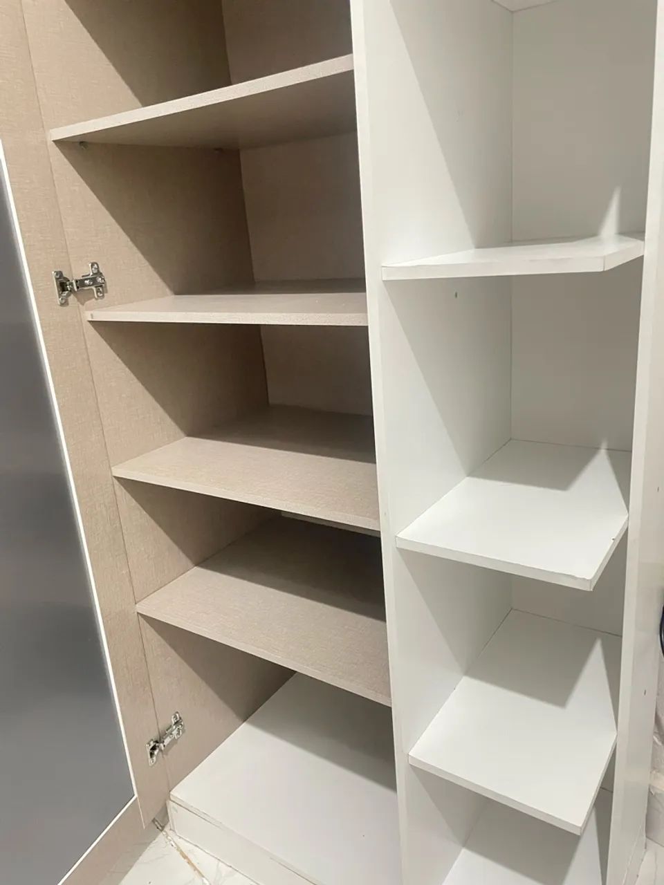 Vende-se uma sapateira que serve com penteadeira e guarda roupa 