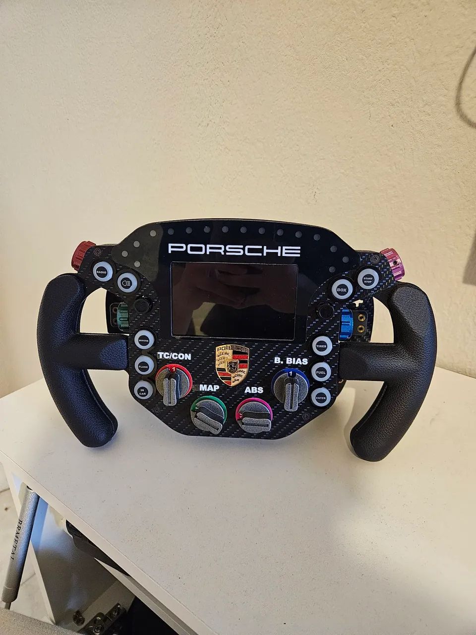Aro Porsche GTS praticamente novo e com tela touch 