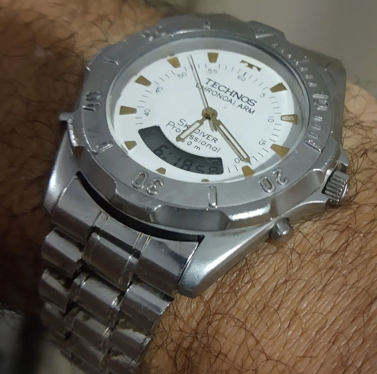 Relógio technos skaydiver Original série Ouro muito bonito 