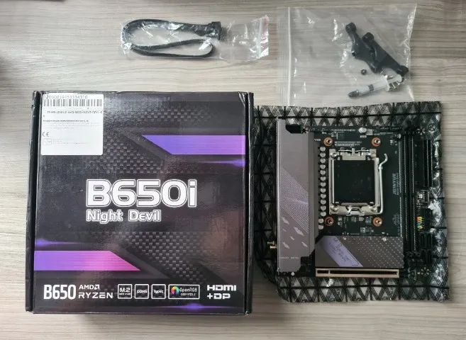 Placa mãe JGINYUE B650I Night Devil AMD AM5 em perfeito estado