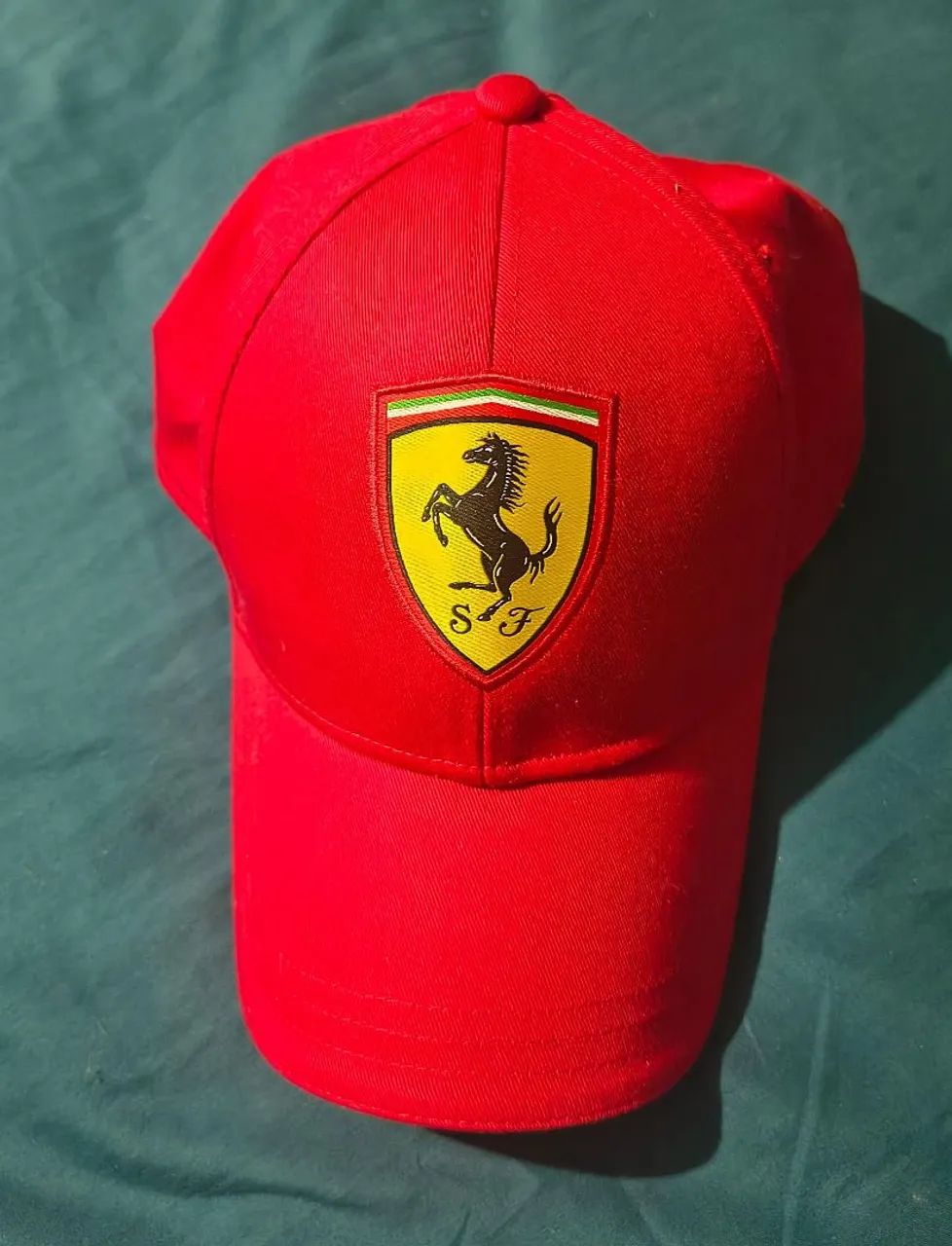 Boné da Ferrari 