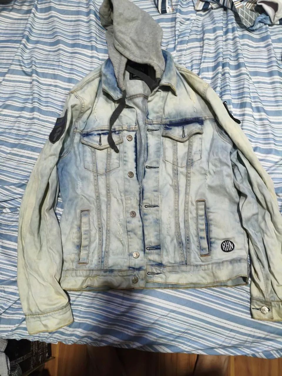 Jaqueta jeans com touca  - Foto 2