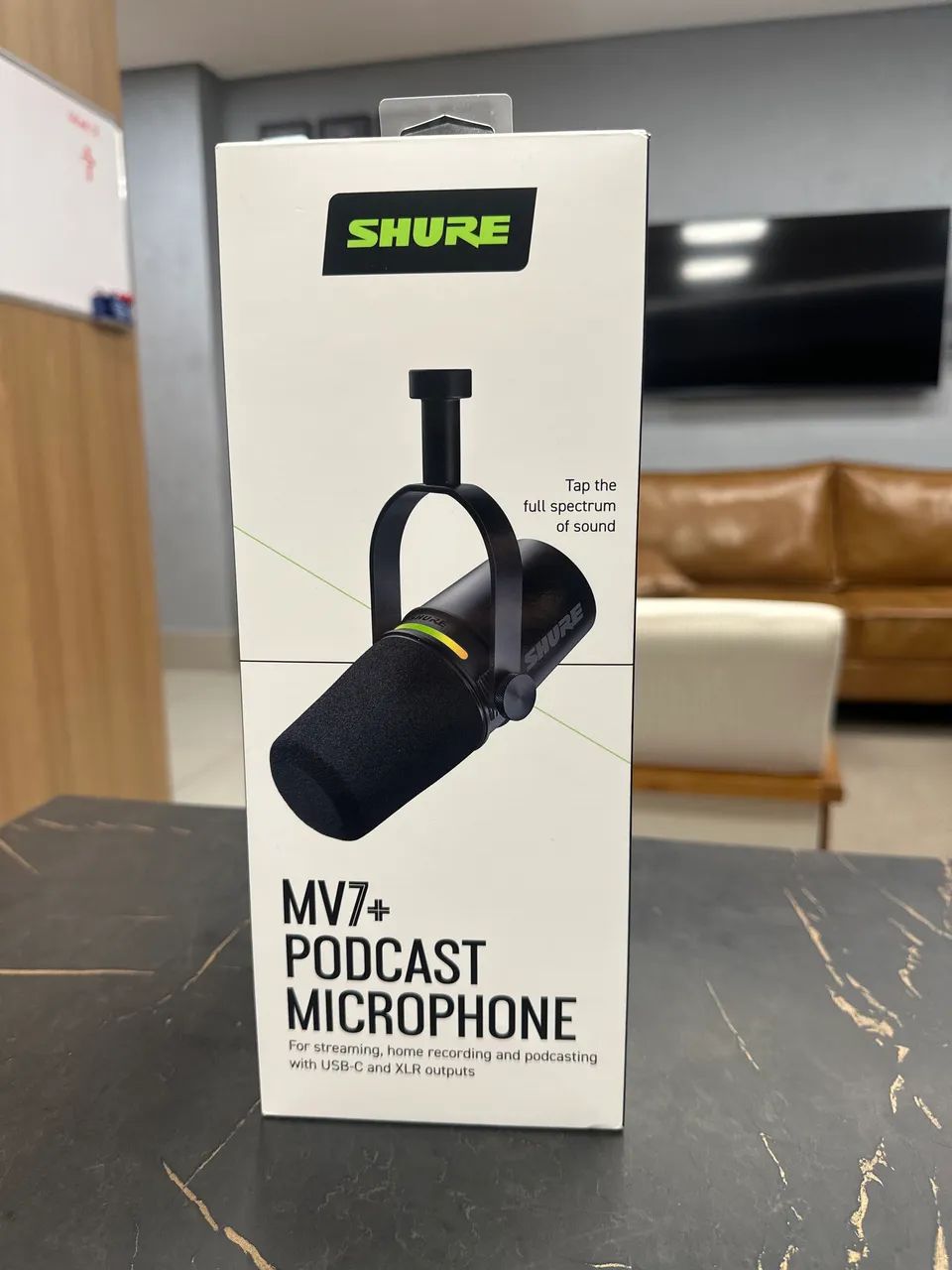 Microfone Shure MV7+ NOVO para podcasts