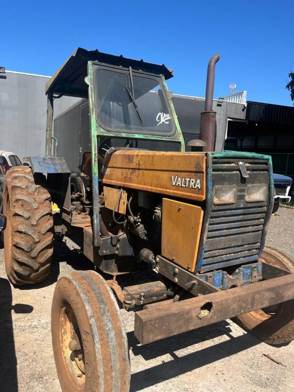 TRATOR VALTRA 685 ANO 2000