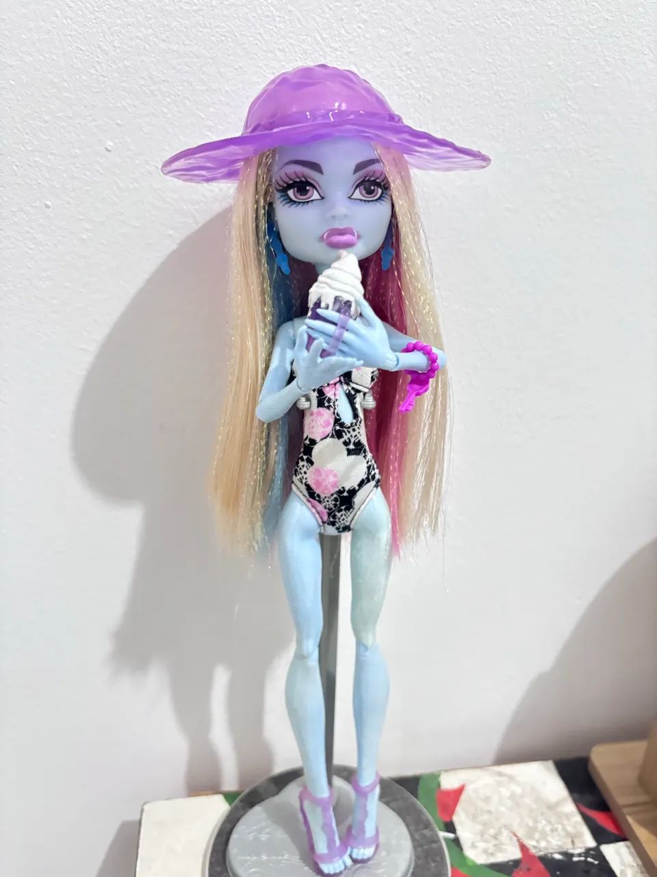 Boneca abbey bominable skull shores monster high 