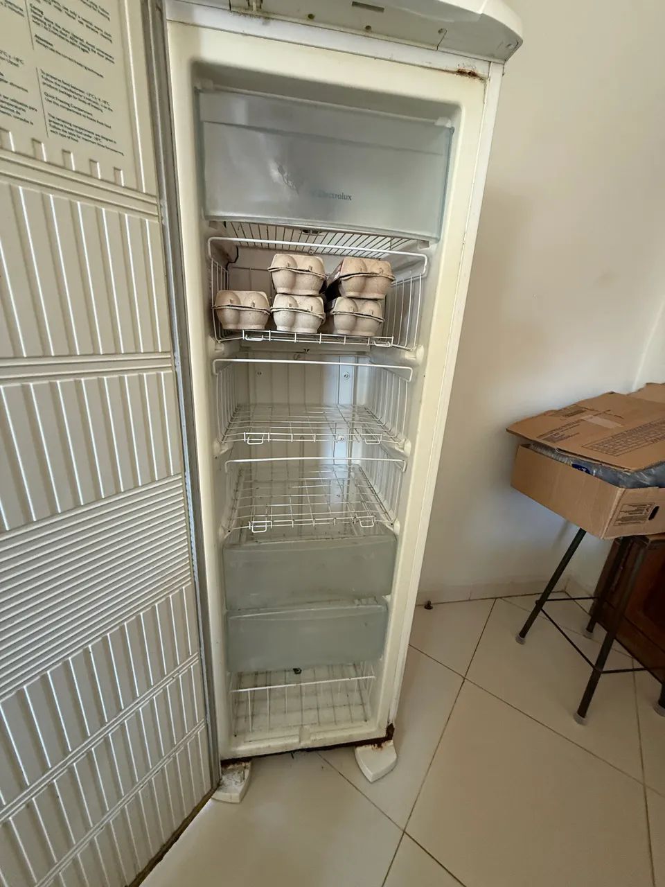 VENDE SE FREEZER VERTICAL