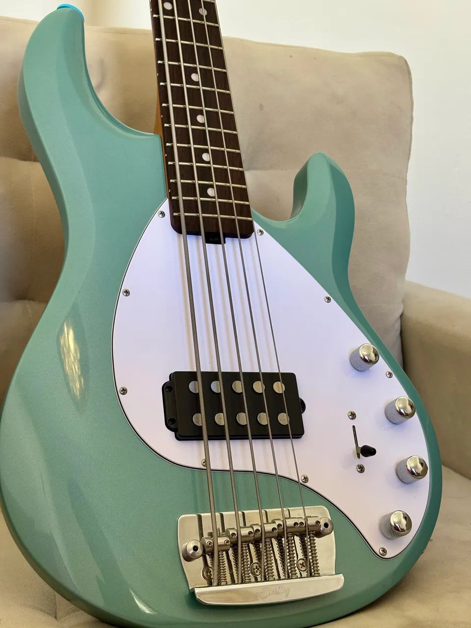 Baixo Sterling Ray 35 