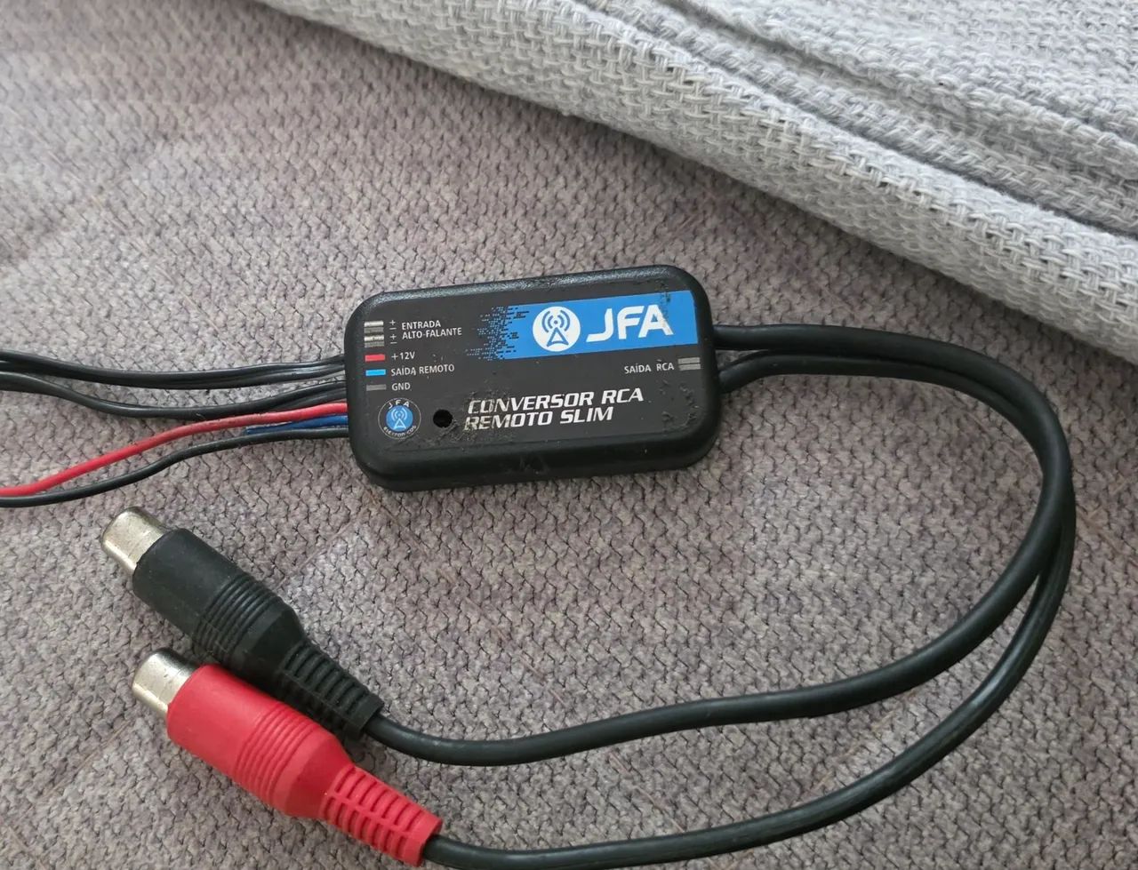 Conversor de áudio automotivo 