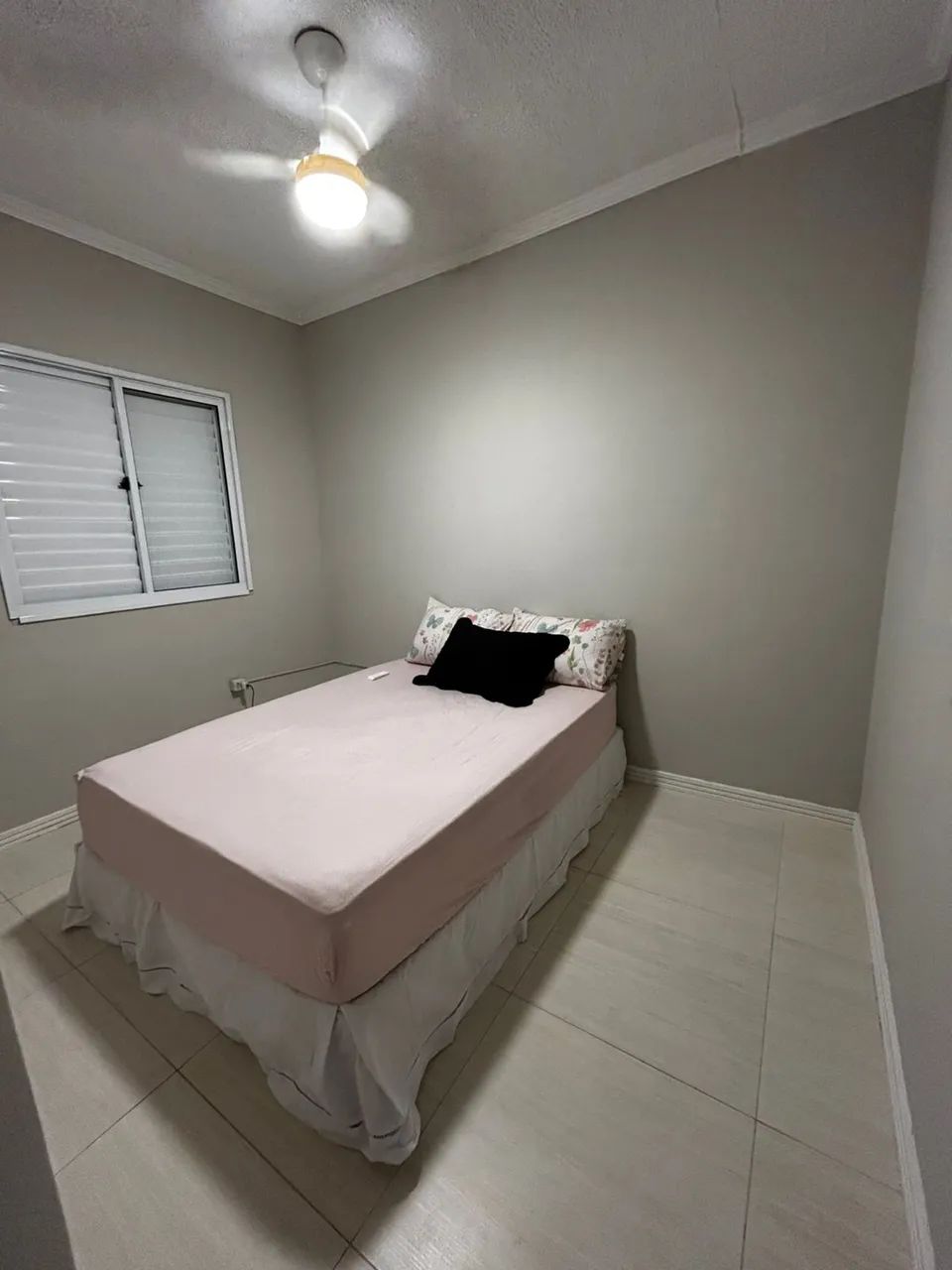 Cama de casal no precinho 