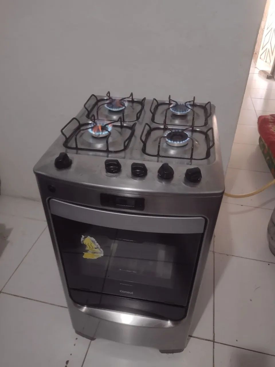 Fogão Consul inox 4 bocas funcionando 