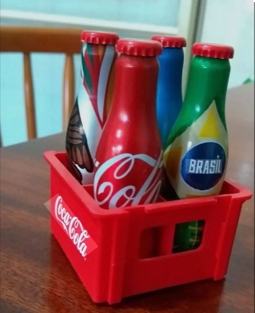 Colecionar 2 grade de mini coca cola e mais 4 sem caixinha 