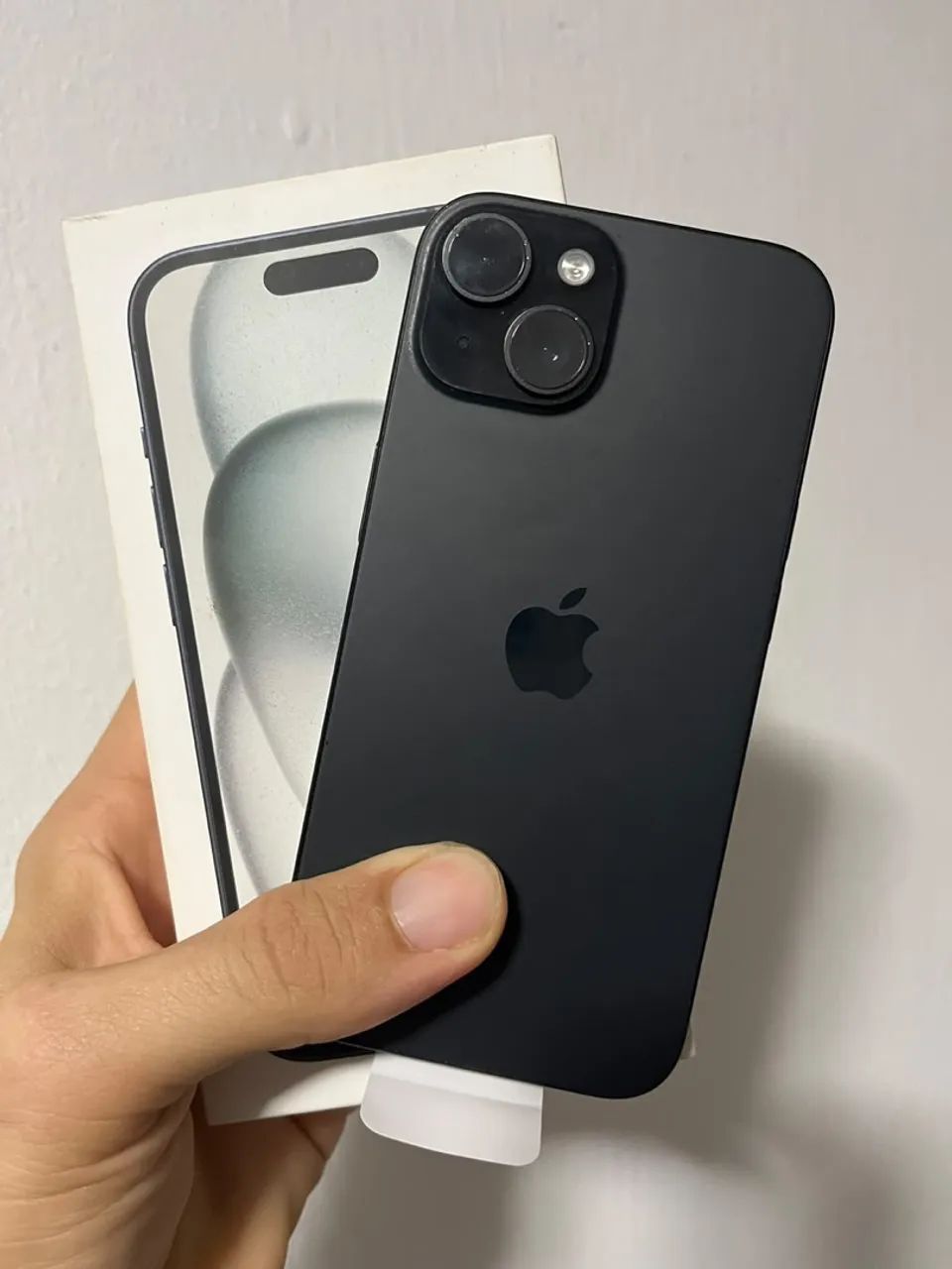 iPhone 15 preto com caixa 