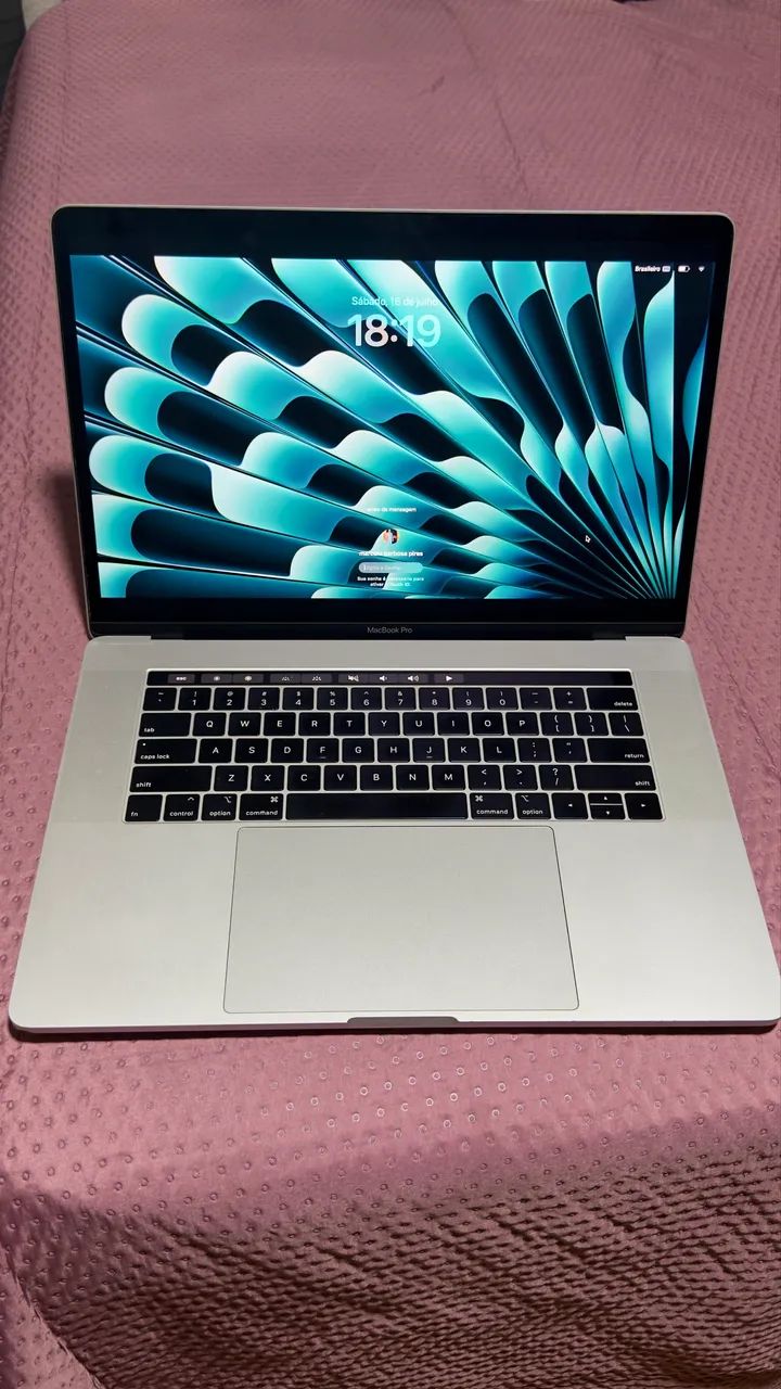 MacBook Pro 15,6 pol i7 macOS sequoia 16g ram