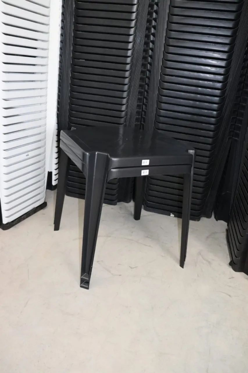 Kit com 2 mesas plásticas resistentes NOVAS - Foto 3