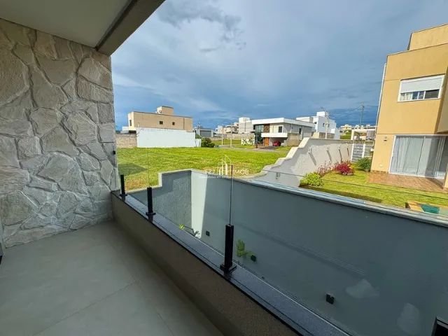 Sobrado com 4 suítes plenas, incluindo uma térrea e uma master com closet. - Foto 12