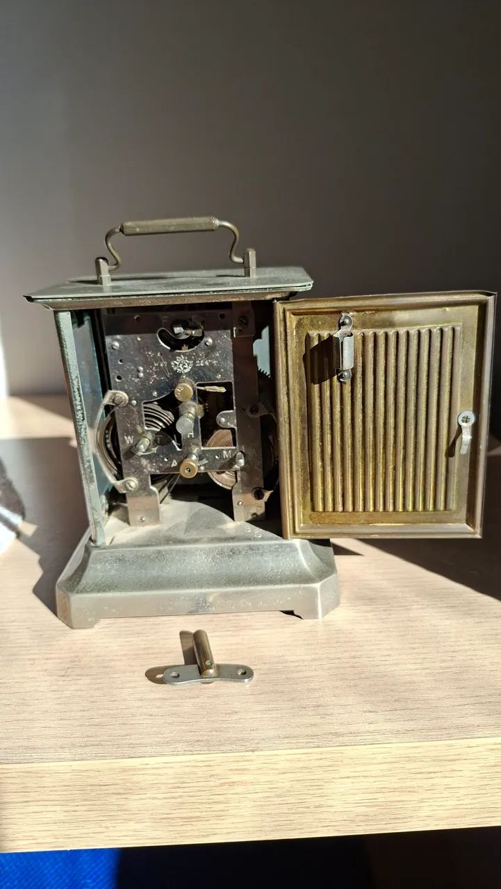 Relógio de mesa antigo da marca Junghans, de fabricação Alemã - Foto 3