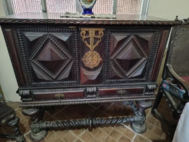 Buffet madeira maciça estilo colonial